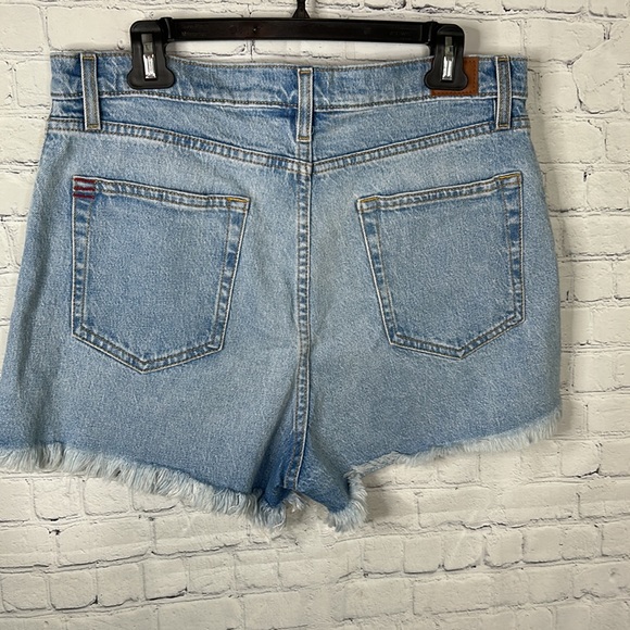 Urban Outfitters BDG Girlfriend High Rise Cut Off Denim Shorts Size 32 - Picture 5 of 5